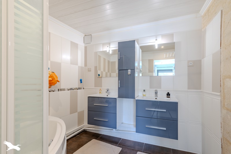 Vente Maison VAYRES - 5 pièces -138 m² - (33870)