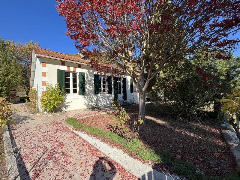 Vente Maison MEDILLAC - 6 pièces -140 m² - (16210)