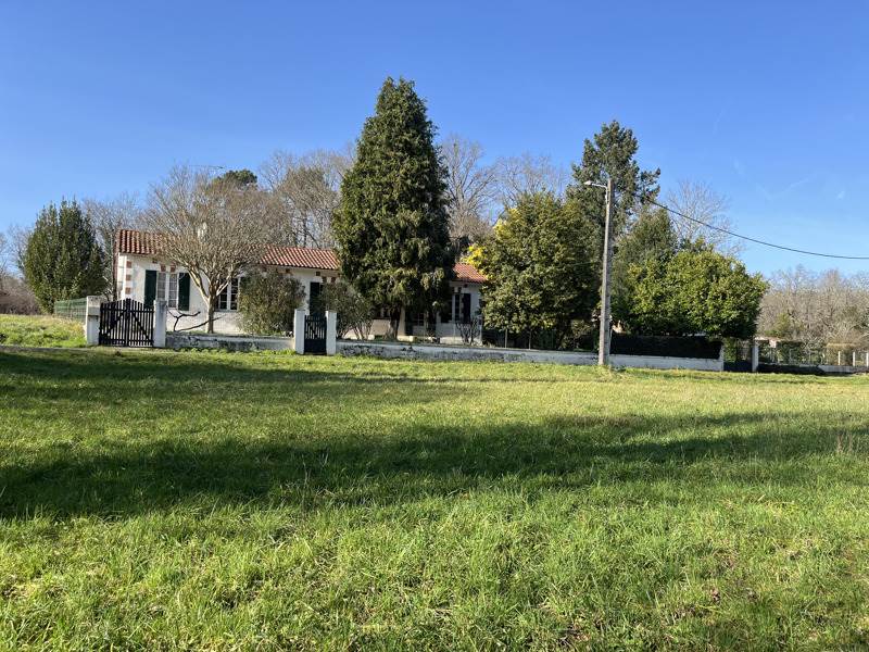 Vente Maison MEDILLAC - 6 pièces -140 m² - (16210)