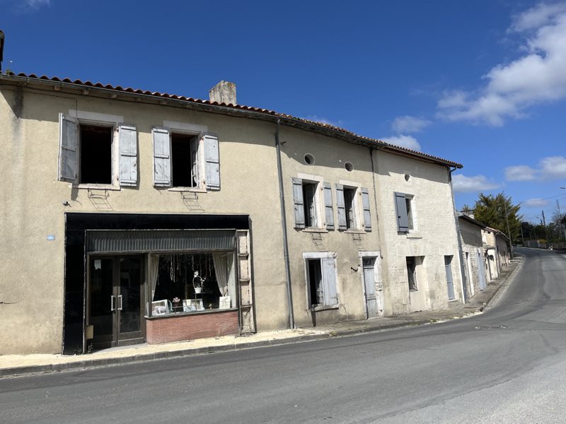 Vente Maison MONTBOYER - 8 pièces -230 m² - (16620)