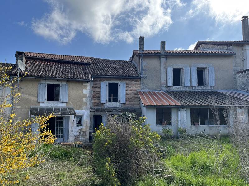 Vente Maison MONTBOYER - 8 pièces -230 m² - (16620)