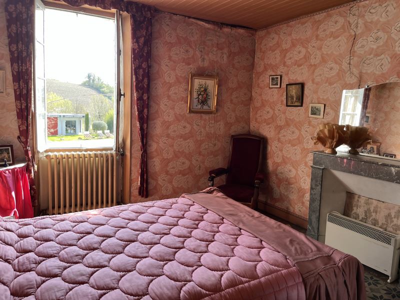 Vente Maison MONTBOYER - 8 pièces -230 m² - (16620)