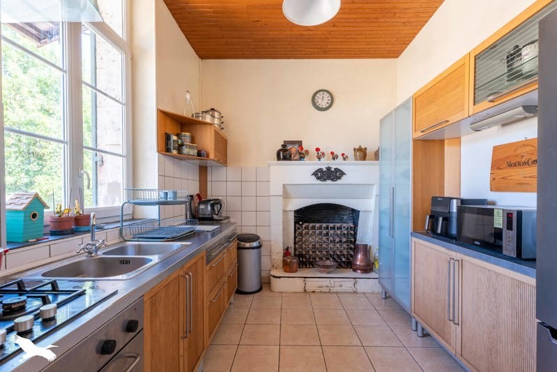 Vente Maison CHALAIS - 9 pièces -200 m² - (16210)