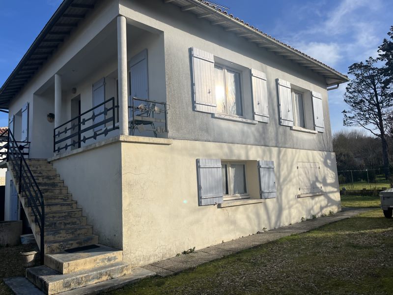 Vente Maison CHALAIS - 5 pièces -125 m² - (16210)