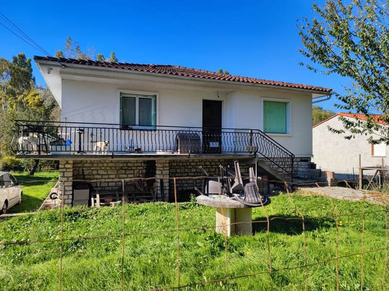 Vente Maison CHALAIS - 6 pièces -115 m² - (16210)