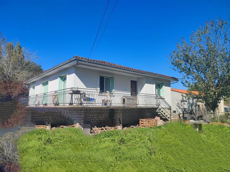 Vente Maison CHALAIS - 6 pièces -115 m² - (16210)