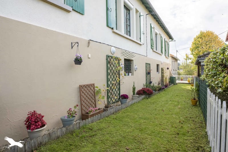 Vente Maison CHALAIS - 7 pièces -130 m² - (16210)