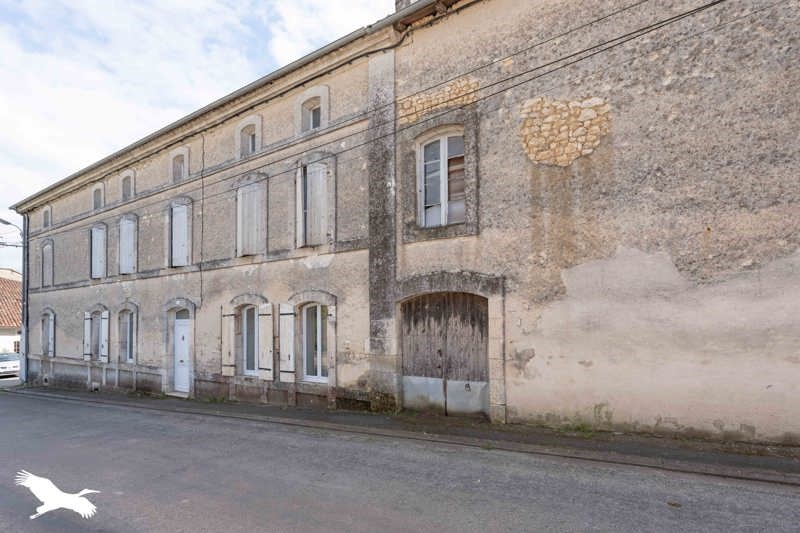 Vente Maison MONTBOYER - 8 pièces -280 m² - (16620)
