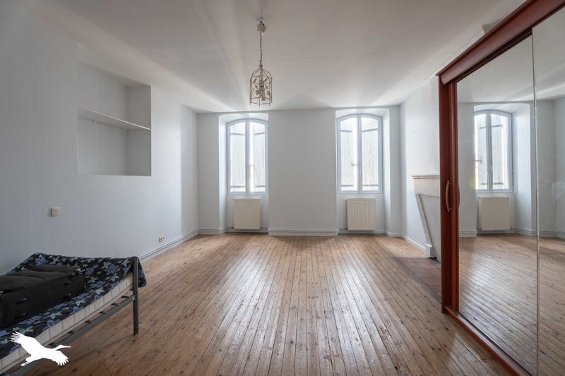 Vente Maison MONTBOYER - 8 pièces -280 m² - (16620)
