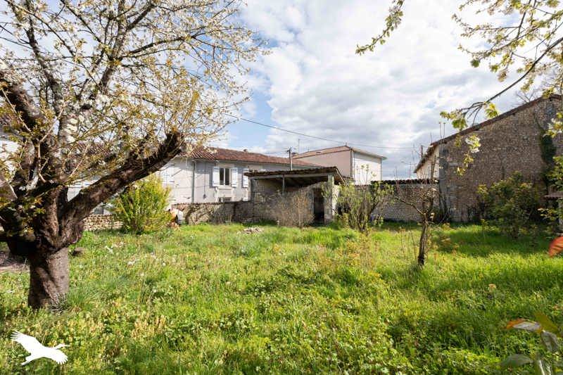 Vente Maison MONTBOYER - 8 pièces -280 m² - (16620)