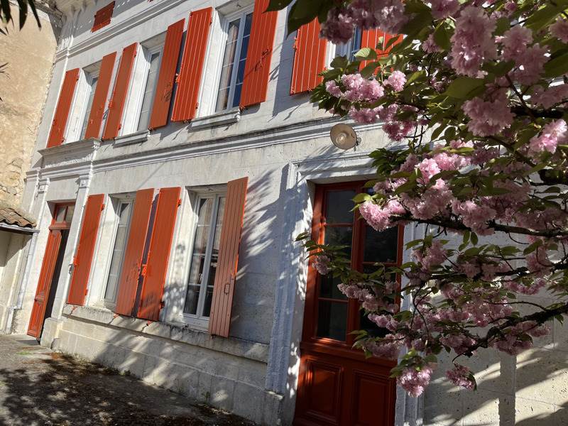 Vente Maison BROSSAC - 6 pièces -174 m² - (16480)