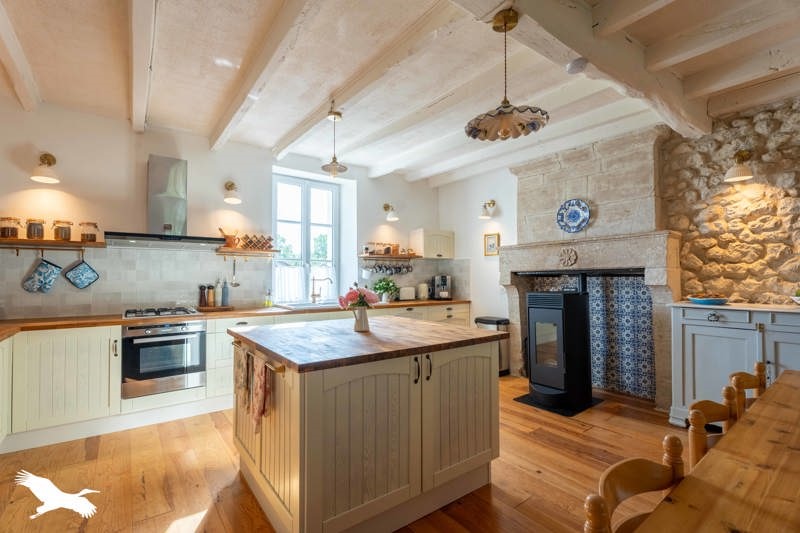 Vente Maison ST ROMAIN - 8 pièces -330 m² - (16210)
