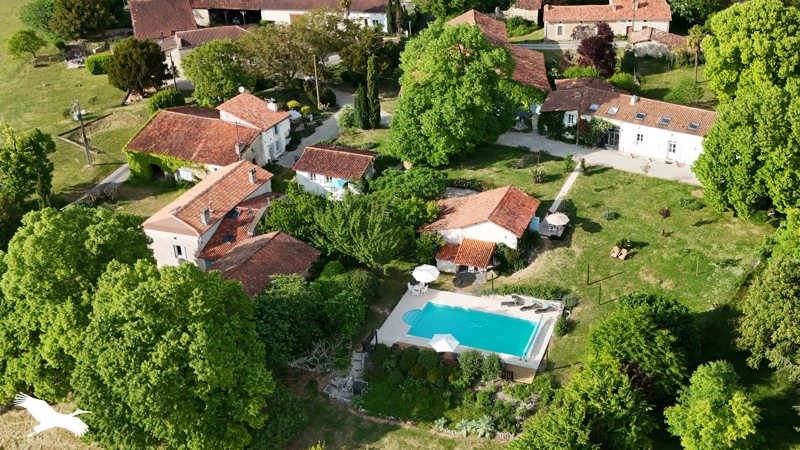 Vente Maison ST ROMAIN - 8 pièces -330 m² - (16210)