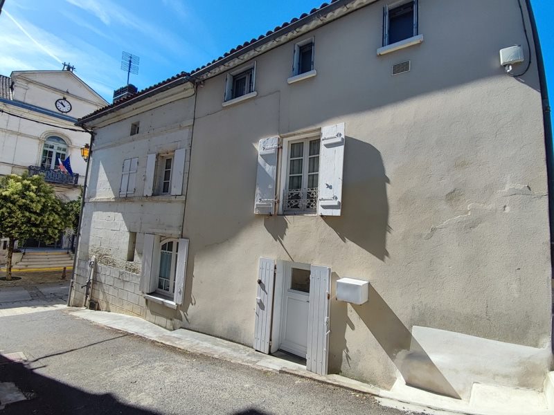 Vente Maison CHALAIS - 6 pièces -92 m² - (16210)