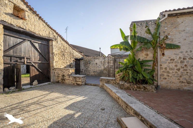 Vente Maison Guizengeard - 7 pièces -210 m² - (16480)