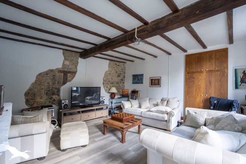 Vente Maison Guizengeard - 7 pièces -210 m² - (16480)