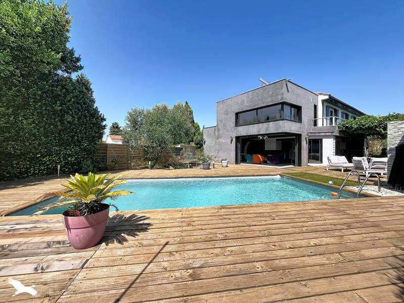 Vente Maison ST JEAN DE VEDAS - 10 pièces -240 m² - (34430)