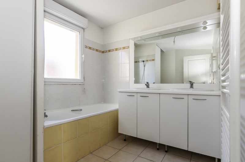Vente Appartement MEZE - 4 pièces -88 m² - (34140)
