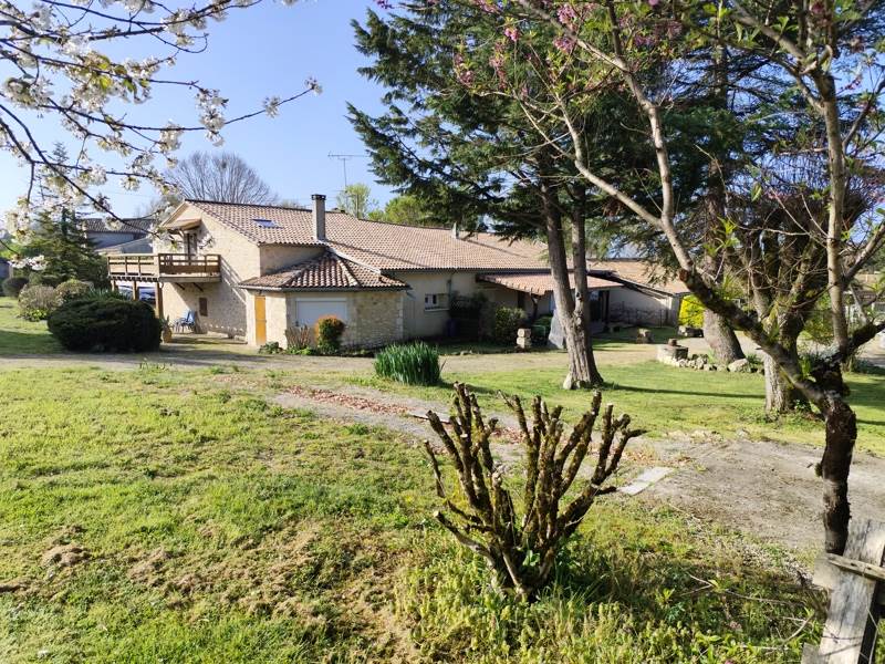 Vente Maison ESCLOTTES - 11 pièces -406 m² - (47120)