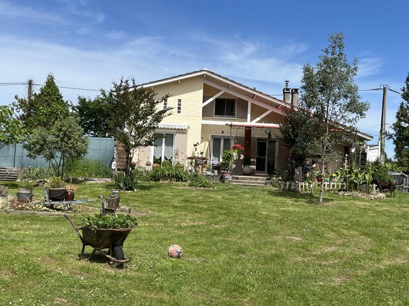 Vente Maison LE PUY - 7 pièces -142 m² - (33580)