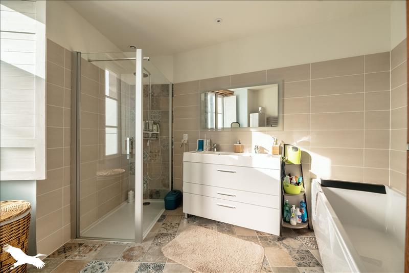 Vente Maison CHANCELADE - 8 pièces -255 m² - (24650)