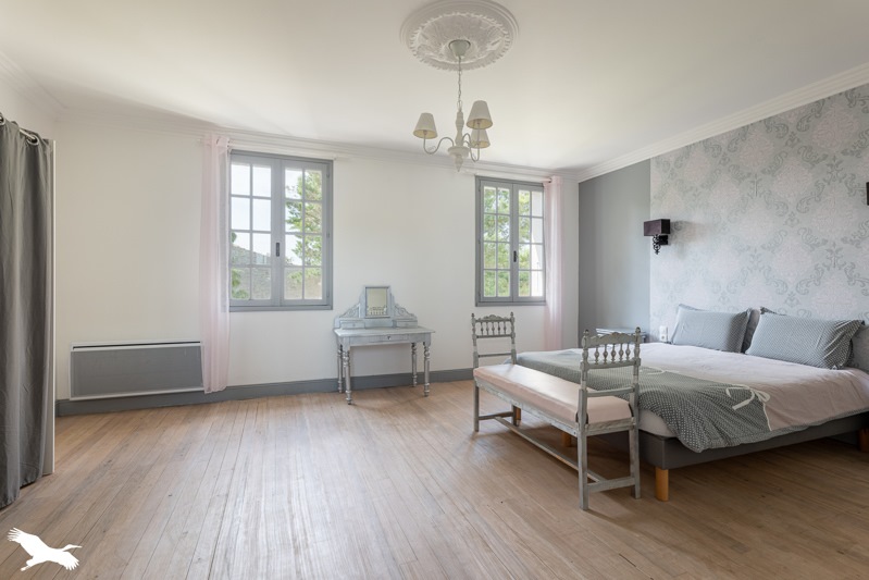 Vente Maison BIGNAY - 10 pièces -364 m² - (17400)