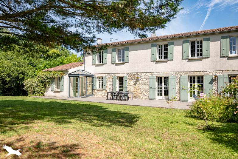 Vente Maison BIGNAY - 10 pièces -364 m² - (17400)