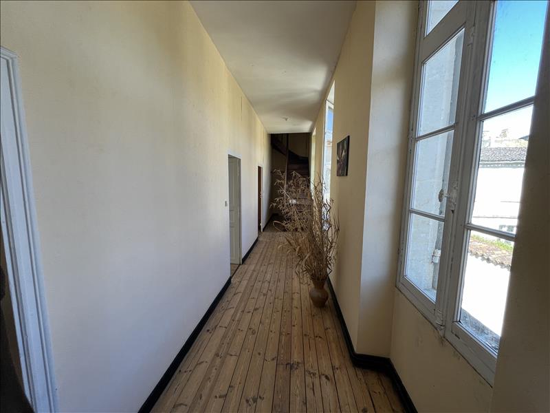 Vente Maison ST JEAN D ANGELY - 22 pièces -438 m² - (17400)