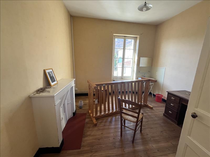 Vente Maison ST JEAN D ANGELY - 22 pièces -438 m² - (17400)