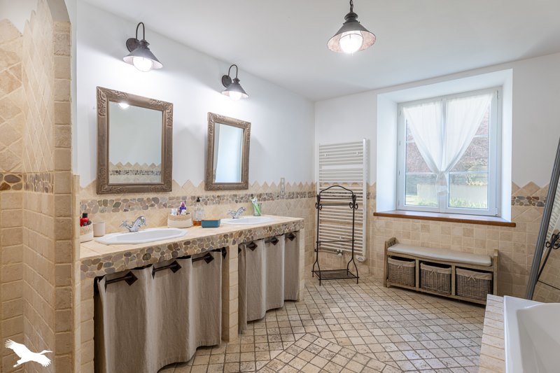 Vente Maison VILLENEUVE LA COMTESSE - 11 pièces -327 m² - (17330)