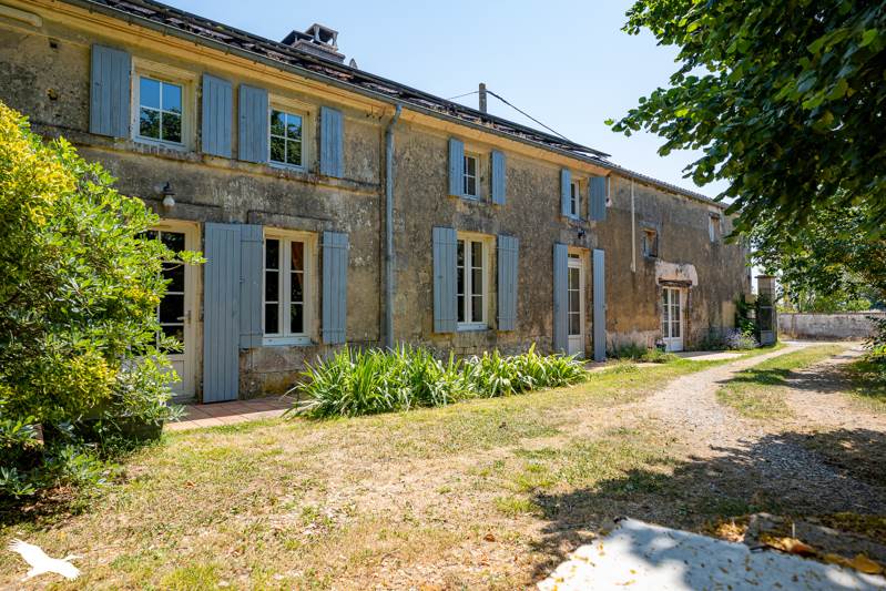 Vente Maison ARCHINGEAY - 7 pièces -206 m² - (17380)