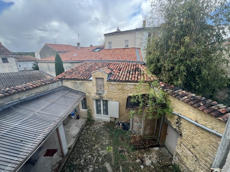 Vente Immeuble ST JEAN D ANGELY - -  188 m² - (17400)