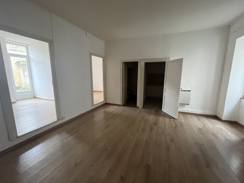Vente Immeuble ST JEAN D ANGELY - -  188 m² - (17400)