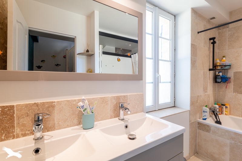 Vente Maison GRANDJEAN - 7 pièces -160 m² - (17350)