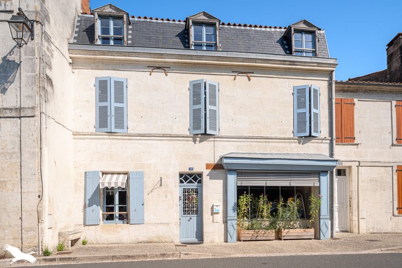 Vente Maison ST SAVINIEN - 5 pièces -234 m² - (17350)