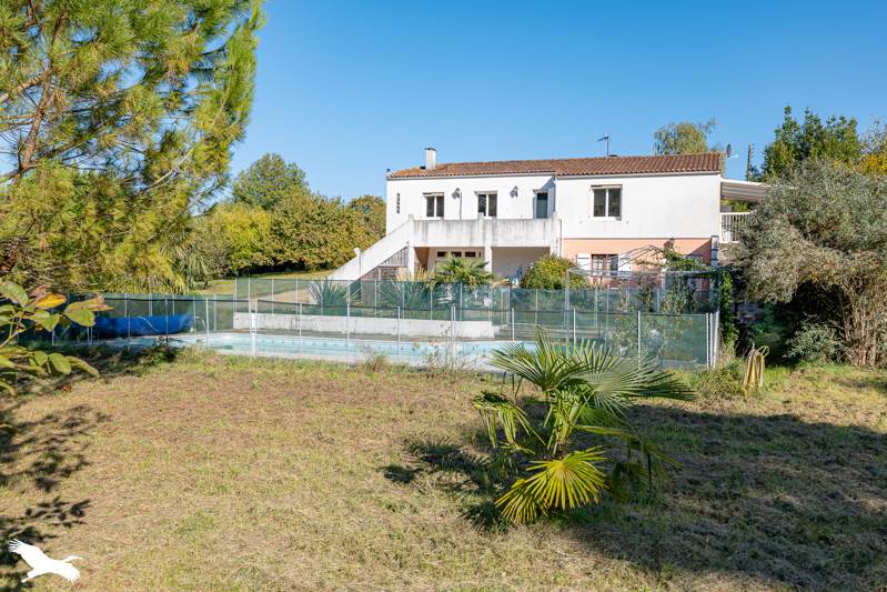 Vente Maison ST JEAN D ANGELY - 5 pièces -143 m² - (17400)