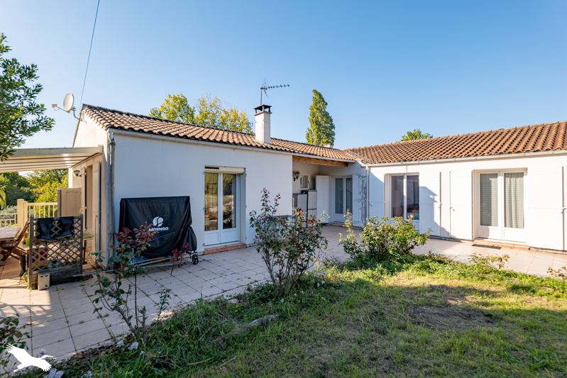 Vente Maison ST JEAN D ANGELY - 5 pièces -143 m² - (17400)