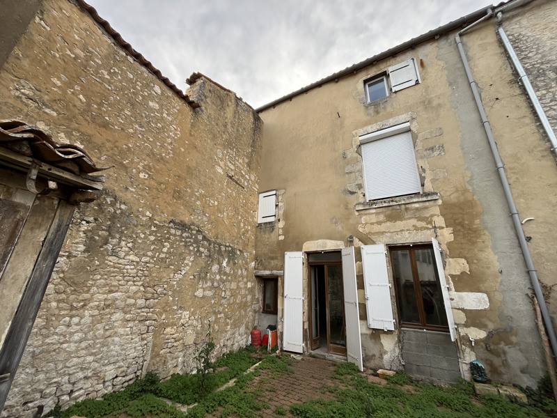 Vente Immeuble ST JEAN D ANGELY - -  177 m² - (17400)