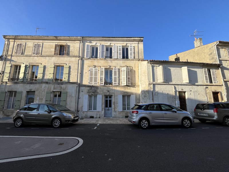 Vente Immeuble ST JEAN D ANGELY - -  177 m² - (17400)