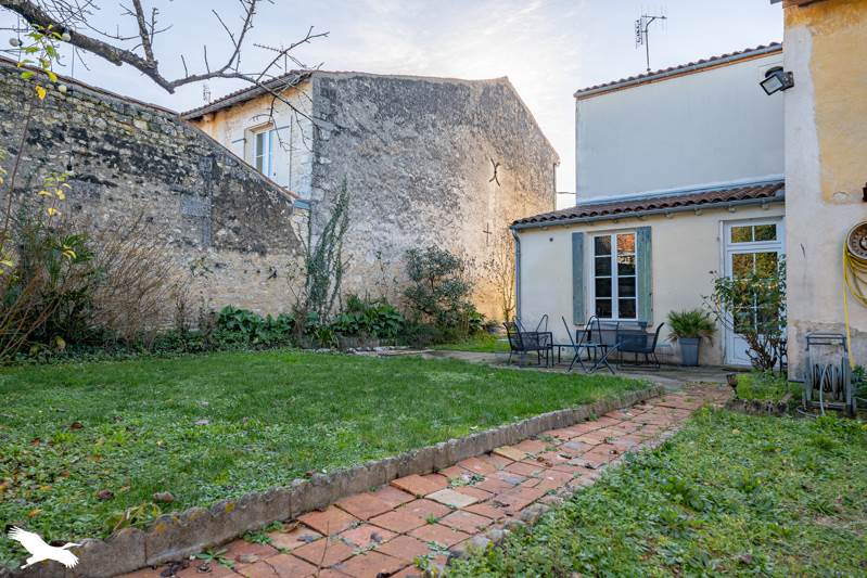 Vente Maison Saint-Jean-d'Angély - 5 pièces -150 m² - (17400)