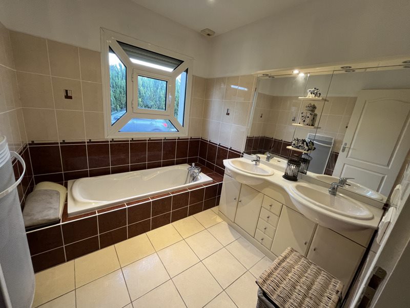 Vente Maison NUAILLE SUR BOUTONNE - 4 pièces -138 m² - (17470)