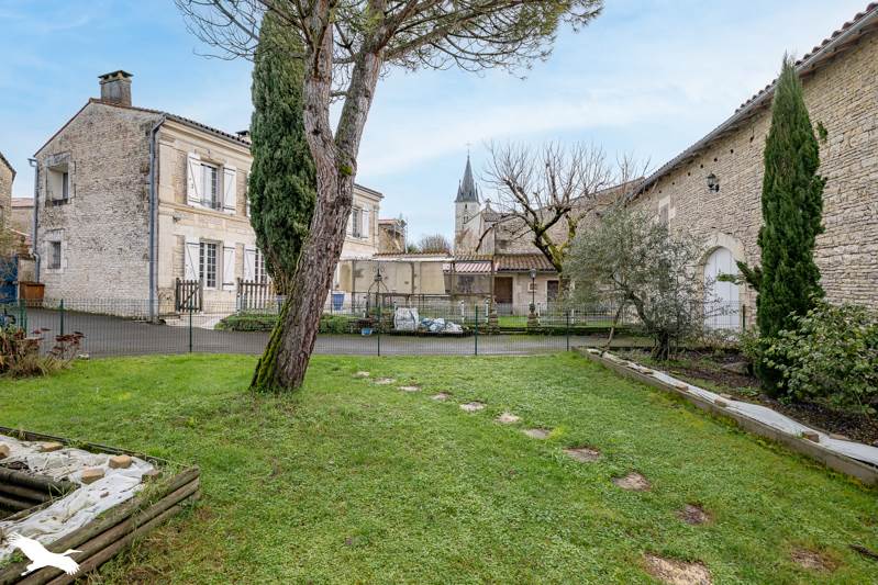 Vente Maison ASNIERES LA GIRAUD - 9 pièces -223 m² - (17400)