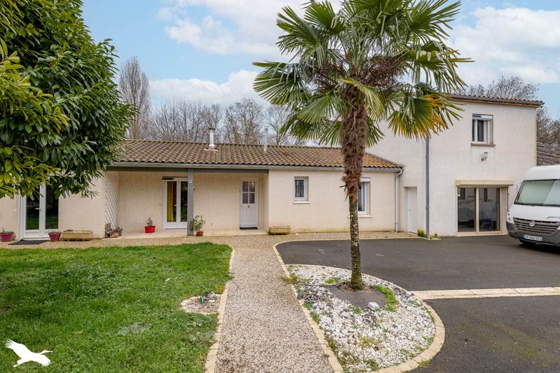 Vente Maison LA VERGNE - 7 pièces -178 m² - (17400)