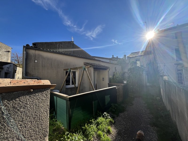 Vente Immeuble ST JEAN D ANGELY - -  222 m² - (17400)