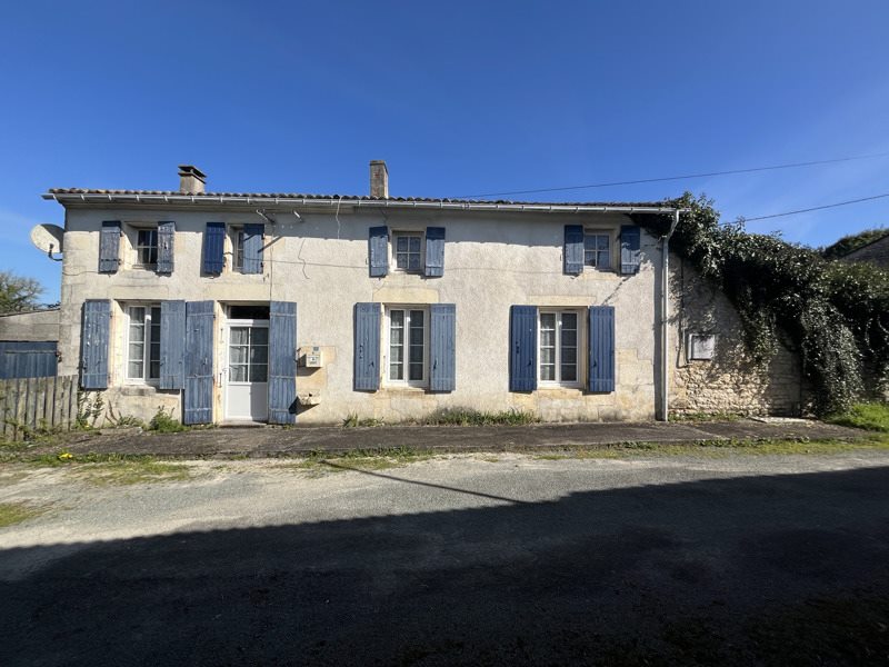 Vente Maison ESSOUVERT - 6 pièces -147 m² - (17400)