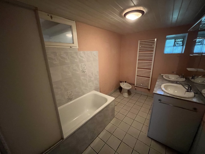 Vente Maison ESSOUVERT - 6 pièces -147 m² - (17400)