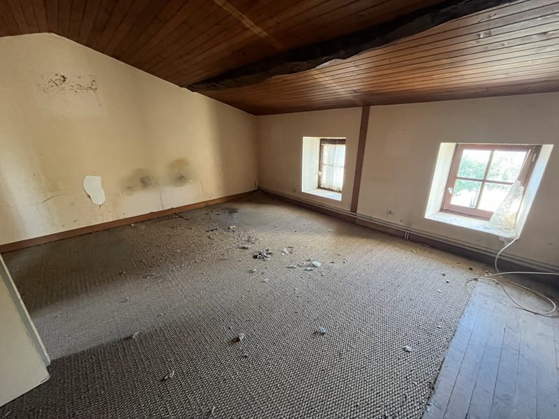 Vente Maison ESSOUVERT - 6 pièces -147 m² - (17400)