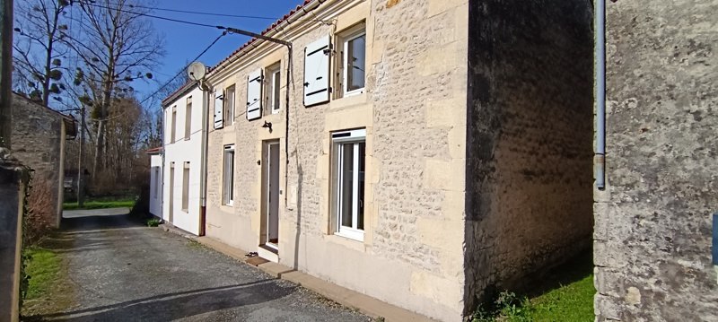Vente Maison POURSAY GARNAUD - 6 pièces -122 m² - (17400)