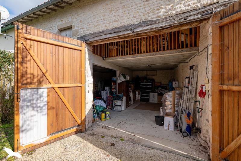 Vente Maison ST PARDOULT - 7 pièces -226 m² - (17400)
