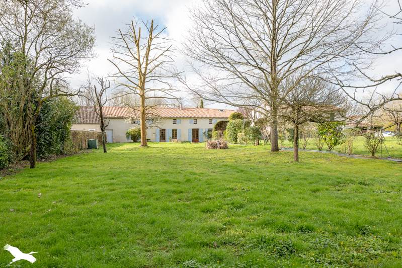 Vente Maison ST PARDOULT - 7 pièces -226 m² - (17400)